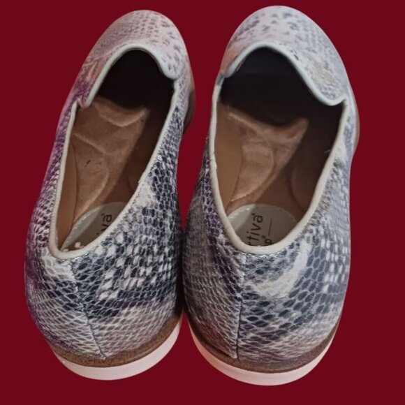 Comfortiva Ryen Womens Slip-On Shoes Cream/Black Snake Print Size 8.5M - Picture 4 of 15